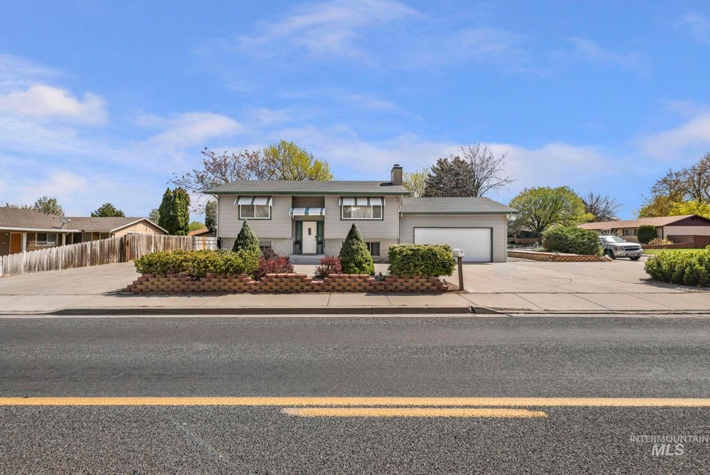 Photo of 998 N Locust, Twin Falls, ID 83301 (MLS # 98981214)