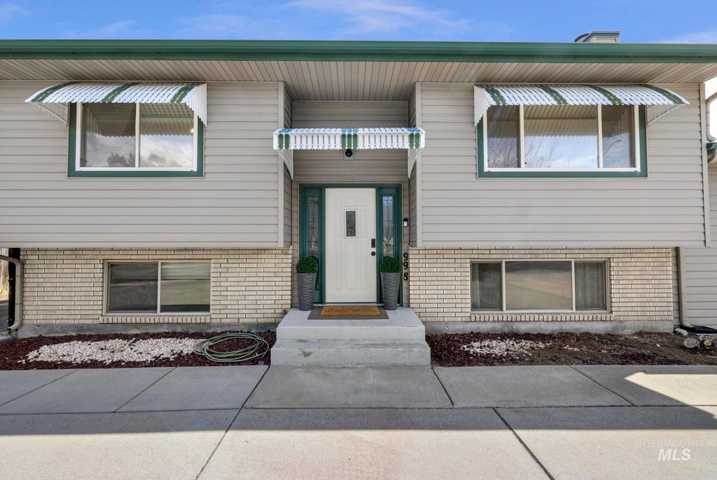 Photo of 998 N Locust, Twin Falls, ID 83301 (MLS # 98981214)