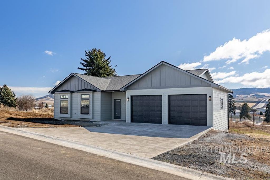 Photo of 1989 Sunnyside Ave, Moscow, ID 83843 (MLS # 98919046)