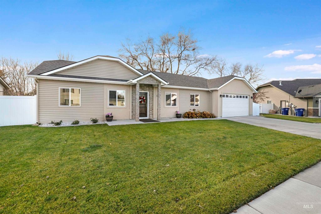 Photo of 831 Lynx Dr, Jerome, ID 83338 (MLS # 98968544)