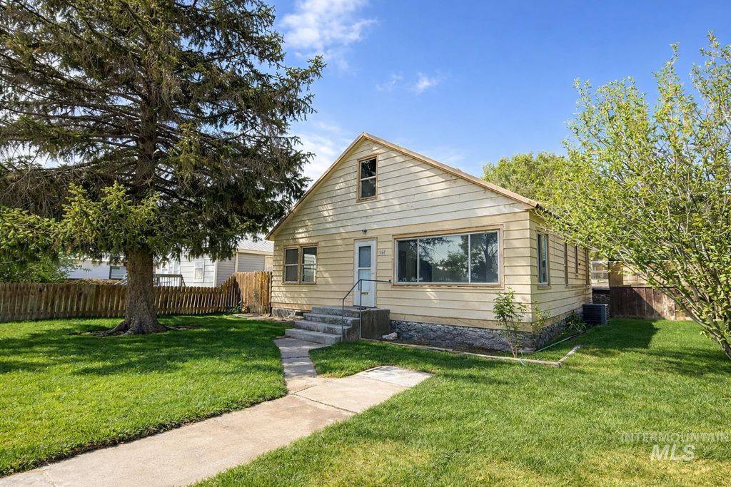 Photo of 444 E 4th Ave, Glenns Ferry, ID 83623 (MLS # 98961845)