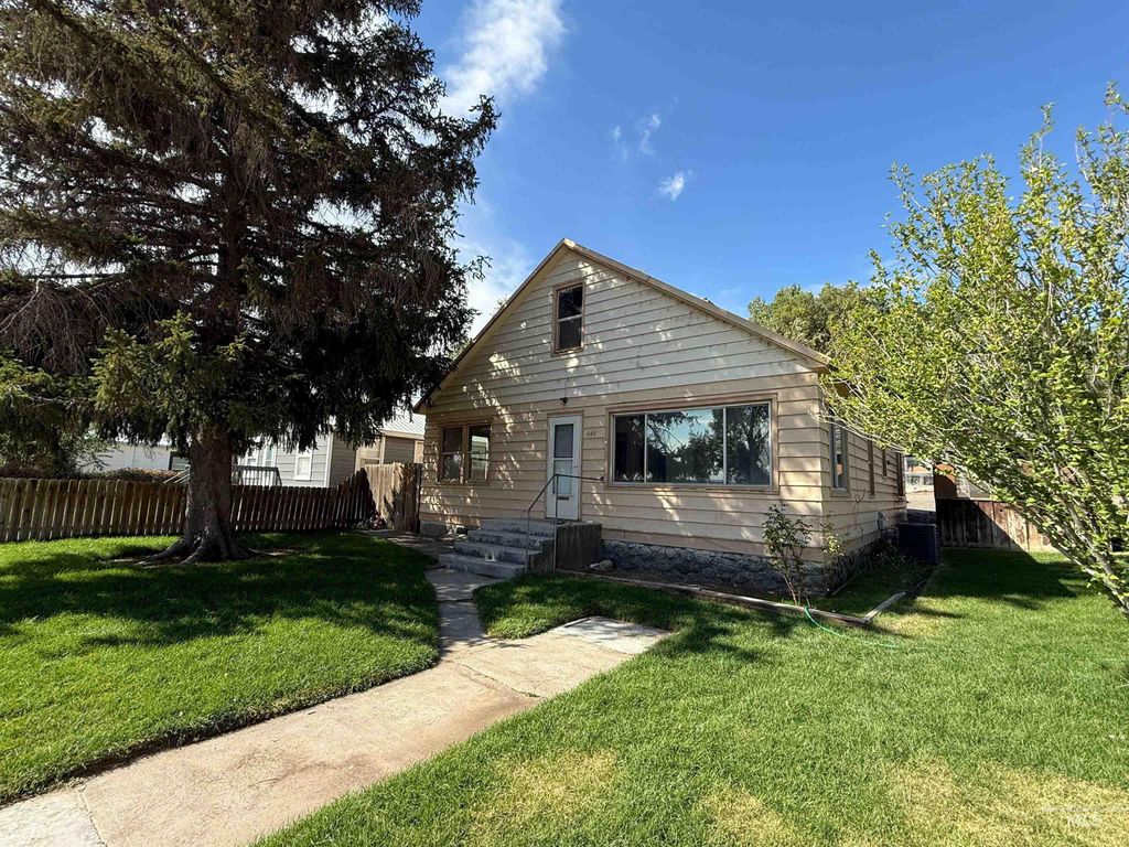 Photo of 444 E 4th Ave, Glenns Ferry, ID 83623 (MLS # 98961845)