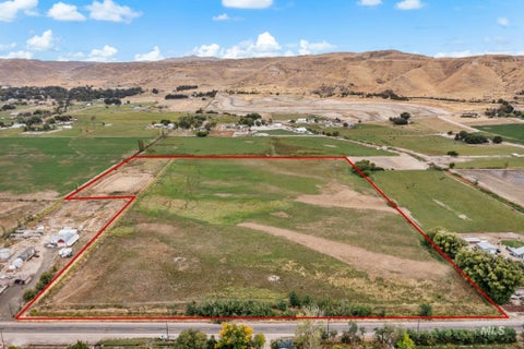 Photo of 1 S Johns Ave, Emmett, ID 83617 (MLS # 99002949)