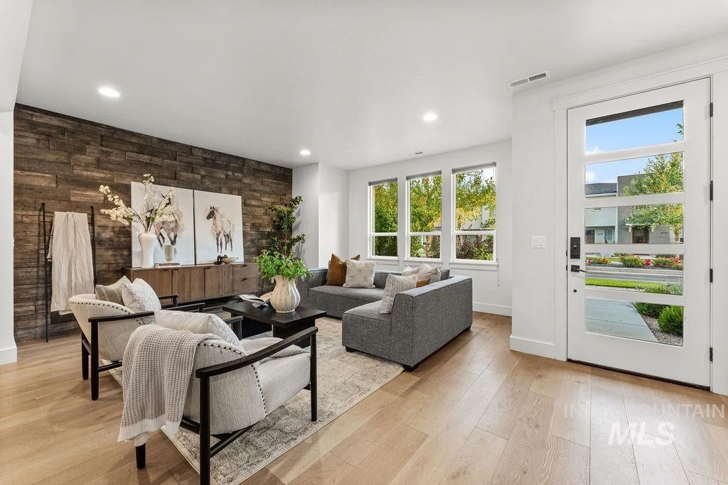 Photo of 4240 E Parkcenter Blvd, Boise, ID 83716 (MLS # 98997099)