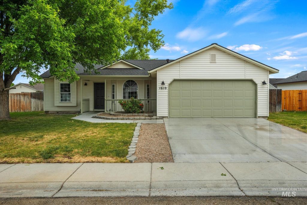 Photo of 1610 W Hawaii Ave, Nampa, ID 83686 (MLS # 98987814)