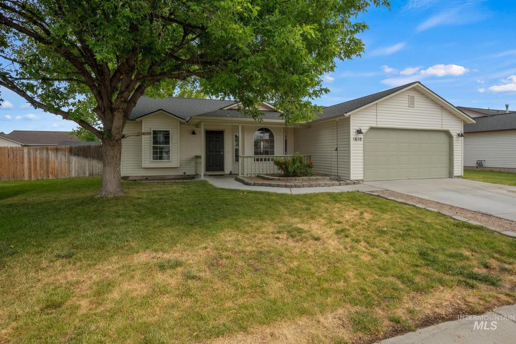 Photo of 1610 W Hawaii Ave, Nampa, ID 83686 (MLS # 98987814)
