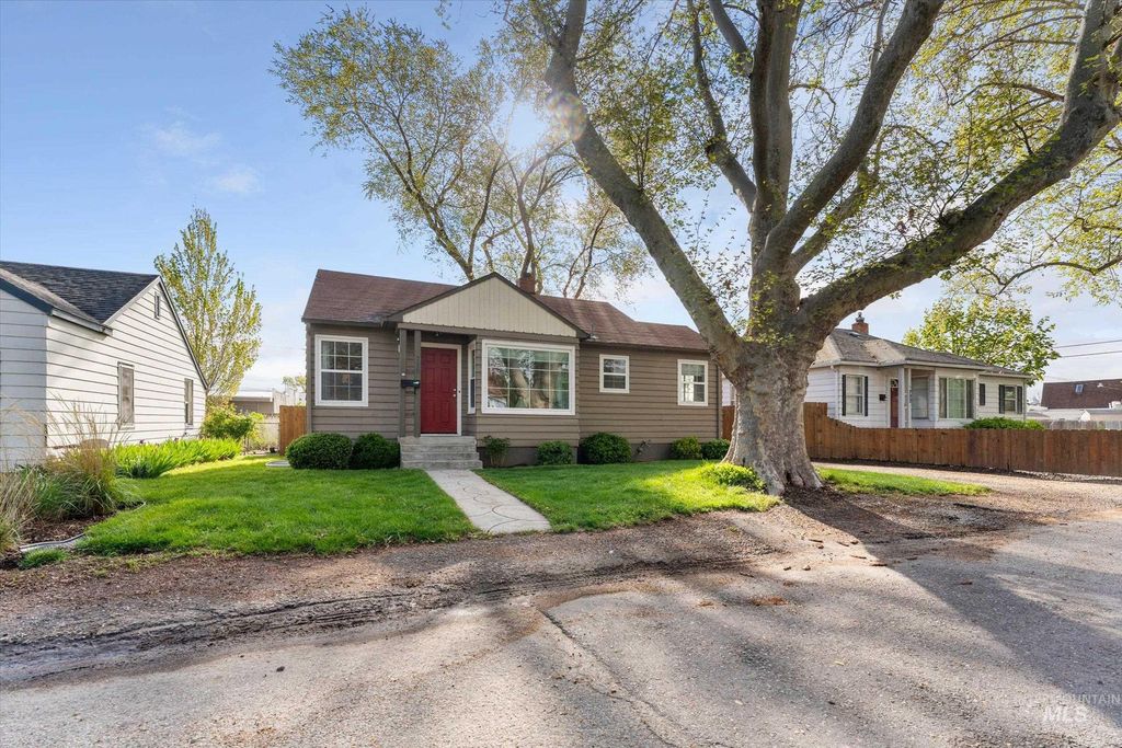Photo of 718 S Opal St, Boise, ID 83705 (MLS # 98982287)