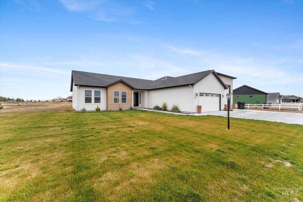 Photo of 4460 NW Purple Sage, Mountain Home, ID 83647 (MLS # 98970291)