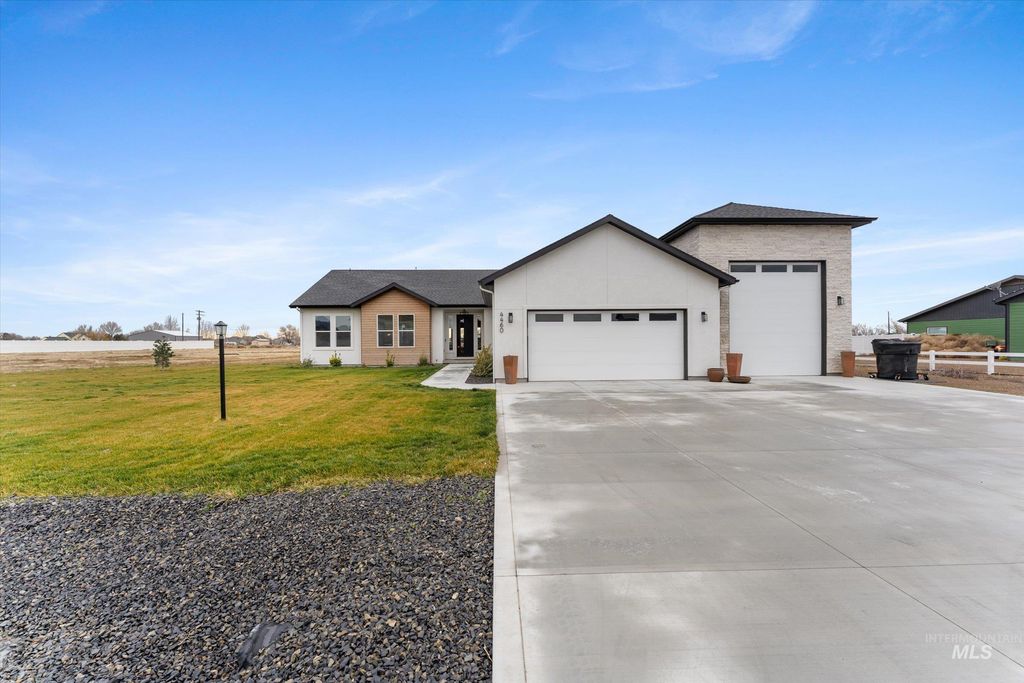 Photo of 4460 NW Purple Sage, Mountain Home, ID 83647 (MLS # 98970291)