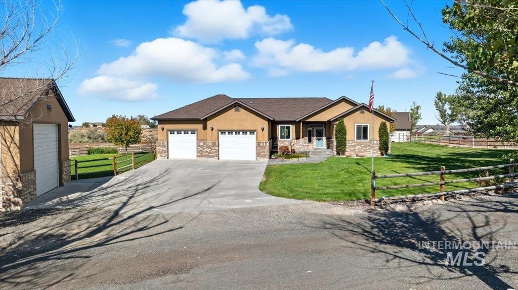 Photo of 4477 Silver Lakes Ct, Buhl, ID 83316 (MLS # 98964573)