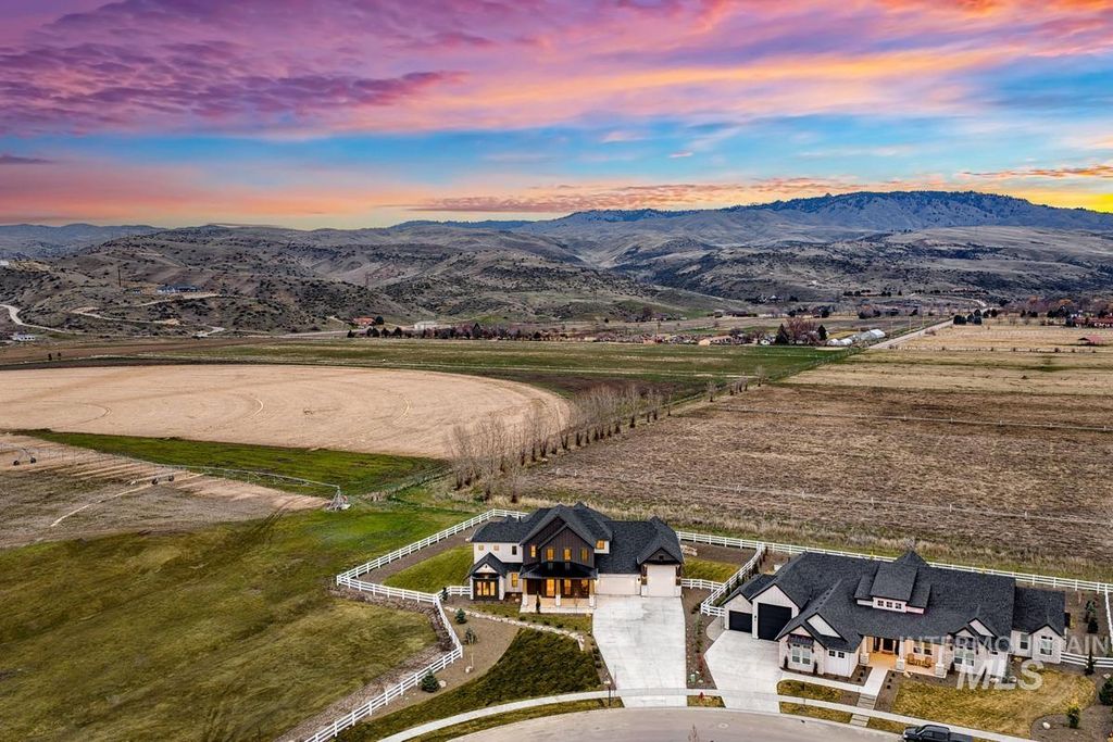 Photo of 14326 N Hornbill Way, Boise, ID 83714 (MLS # 98977638)