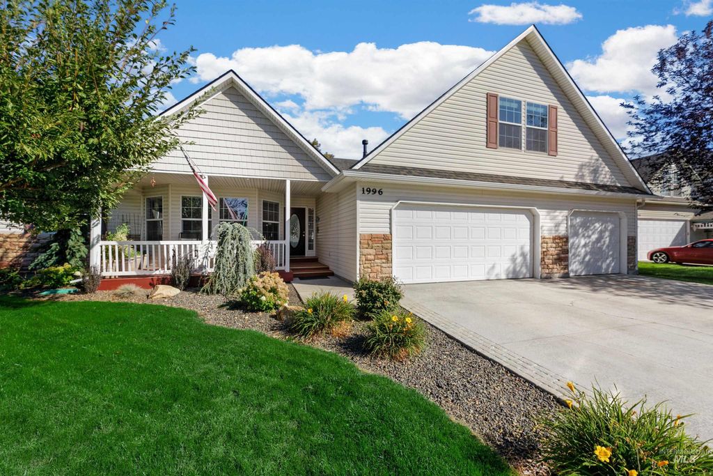 Photo of 1996 E Lake Creek Drive, Meridian, ID 83642 (MLS # 98963496)