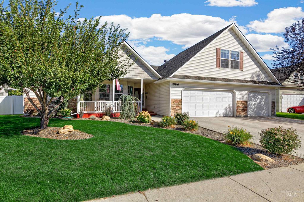 Photo of 1996 E Lake Creek Drive, Meridian, ID 83642 (MLS # 98963496)