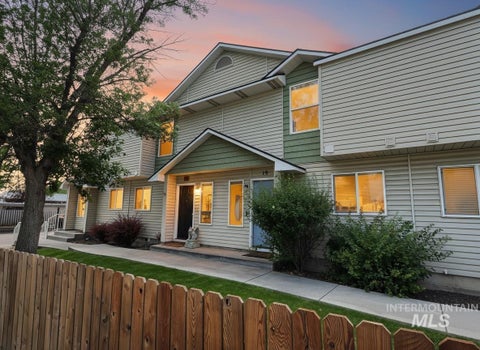 Photo of 19 E King St, Meridian, ID 83642 (MLS # 98994624)