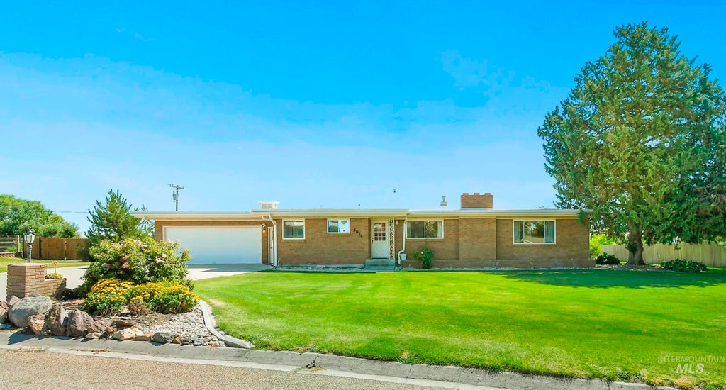 Photo of 3624 Vista Dr, Nampa, ID 83686 (MLS # 98993689)