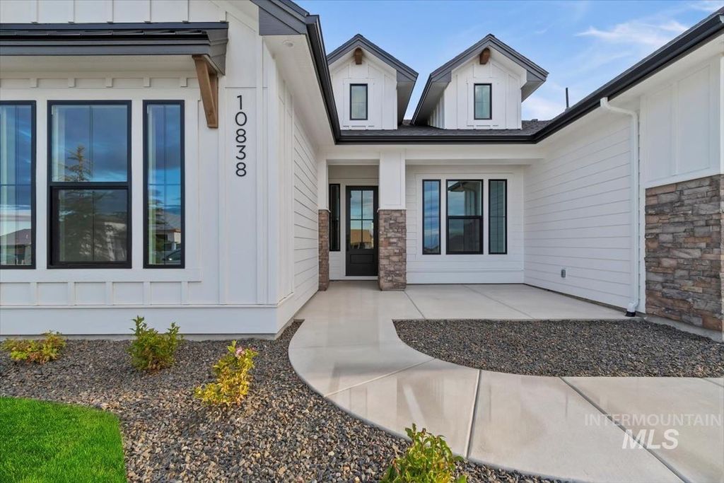 Photo of 10838 W Barnbougle Ln, Kuna, ID 83634 (MLS # 98963354)