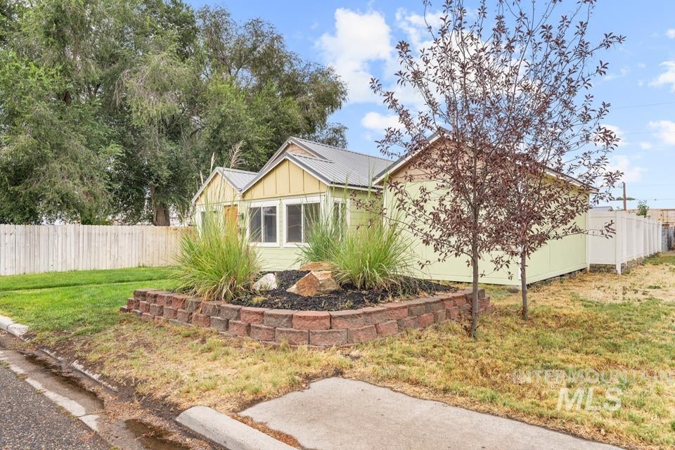 Photo of 474 Harrison St. W ST, Vale, OR 97918 (MLS # 99001293)
