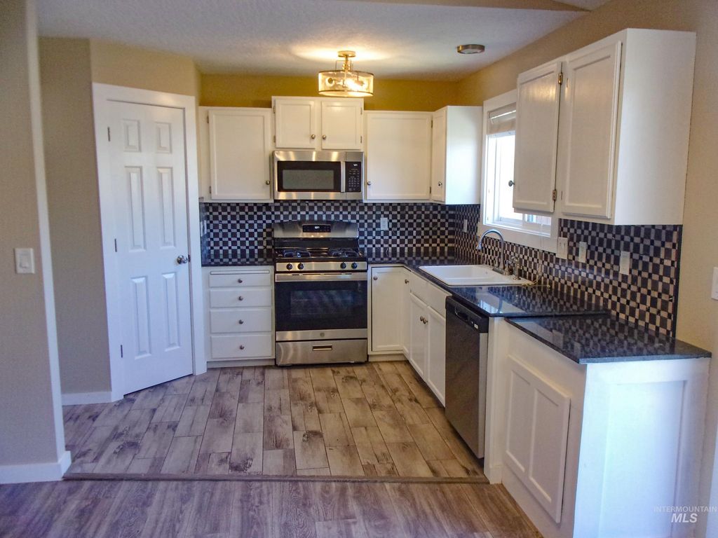 Photo of 522 E Maryland Ave, Nampa, ID 83686 (MLS # 98986446)