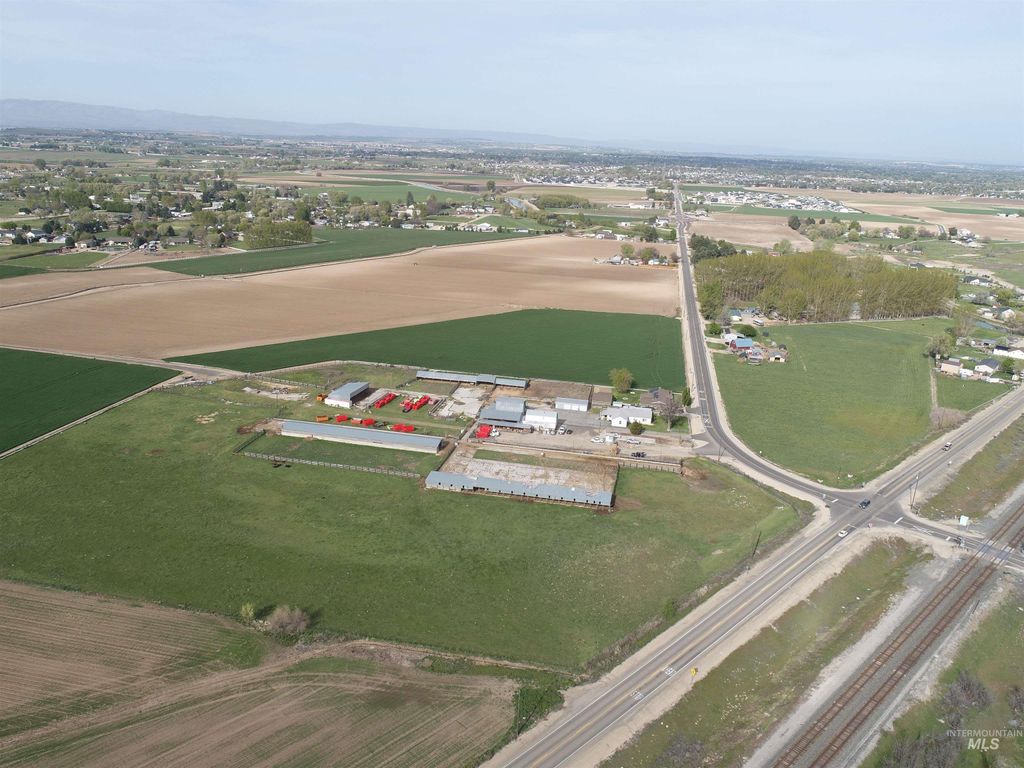 Photo of 7305 E Locust Ln, Nampa, ID 83686 (MLS # 98983566)