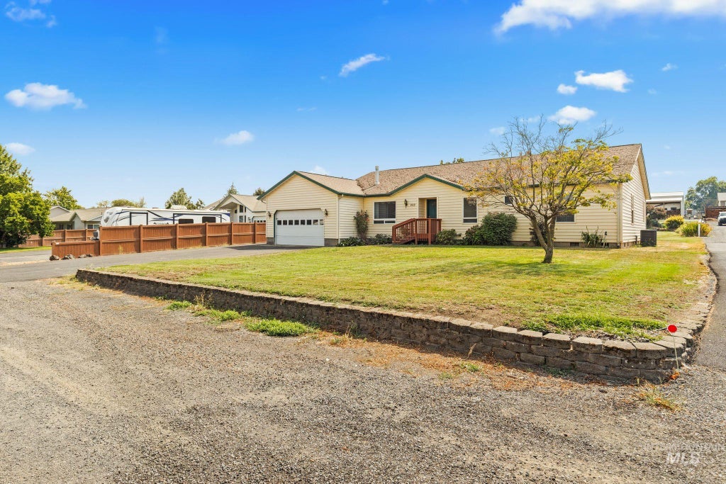 Photo of 2028 Grelle Ave, Lewiston, ID 83501 (MLS # 98998898)