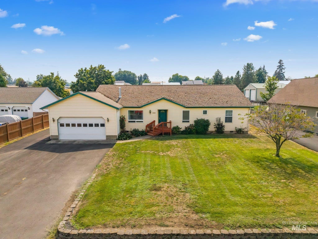Photo of 2028 Grelle Ave, Lewiston, ID 83501 (MLS # 98998898)