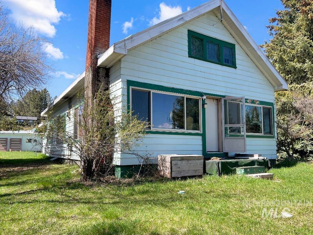 Photo of 101 S Hillcrest Rd, Cascade, ID 83611 (MLS # 98983129)