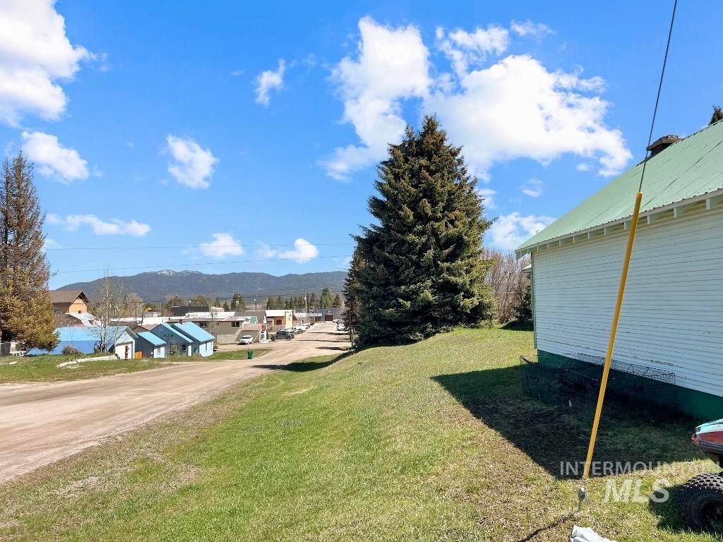 Photo of 101 S Hillcrest Rd, Cascade, ID 83611 (MLS # 98983129)