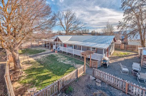 Photo of 320 S Superior St, Cambridge, ID 83610 (MLS # 98978718)