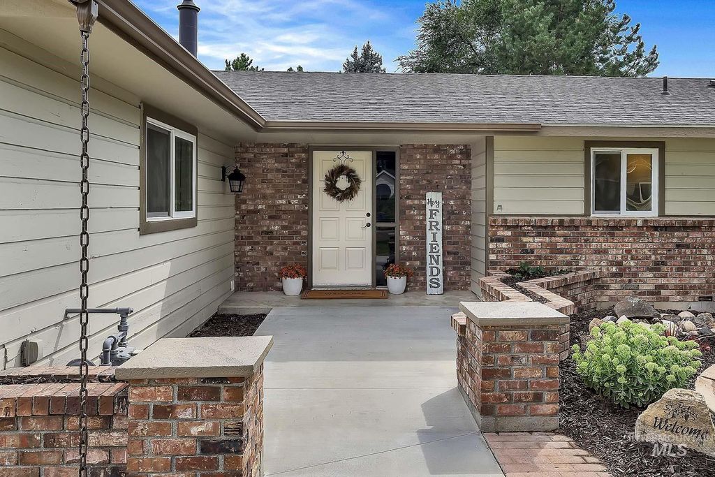 Photo of 809 Astor Ave, Nampa, ID 83651 (MLS # 98965808)
