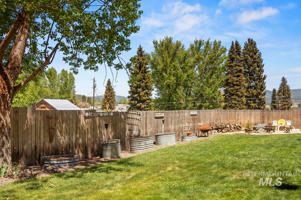 Photo of 202 S School Street, Cascade, ID 83611 (MLS # 98941880)