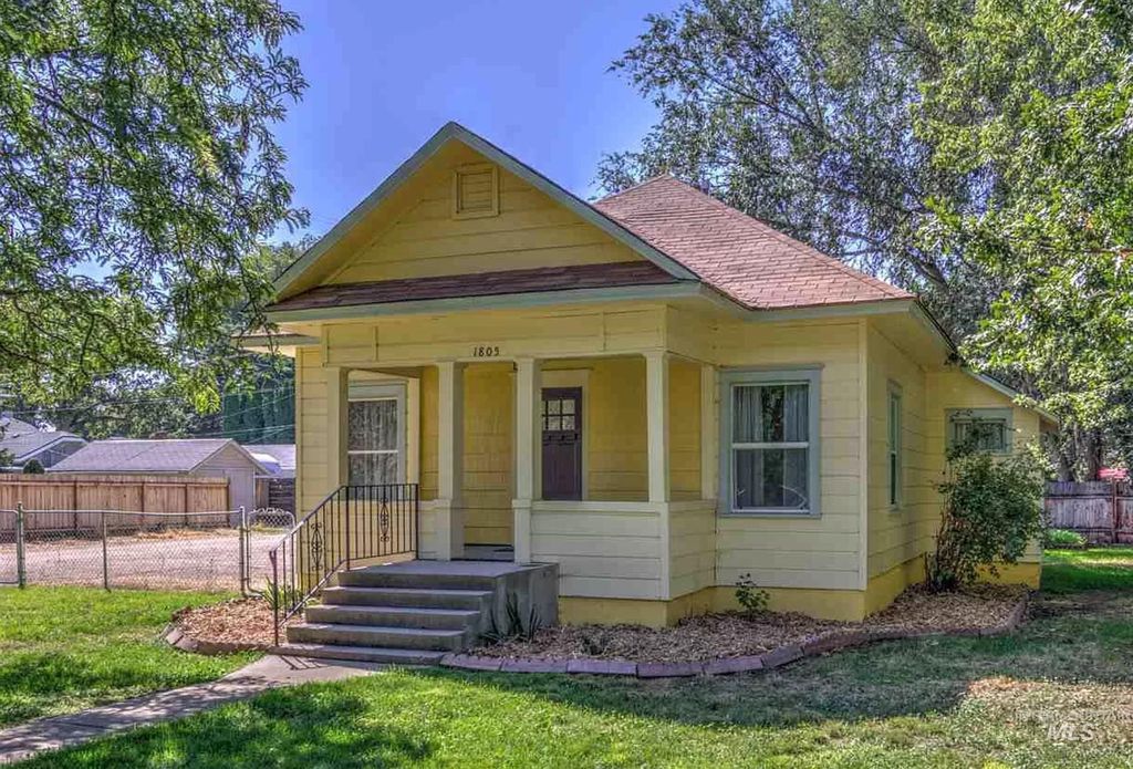 Photo of 1805 S 3rd Street, Nampa, ID 83651 (MLS # 98976657)