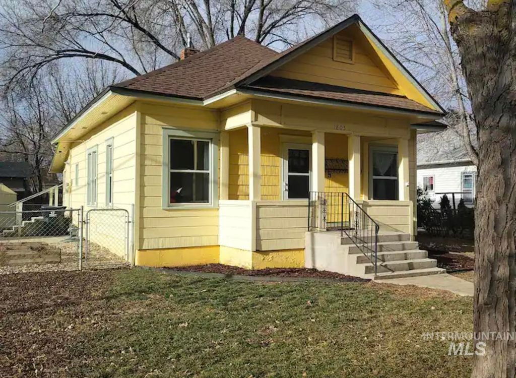 Photo of 1805 S 3rd Street, Nampa, ID 83651 (MLS # 98976657)