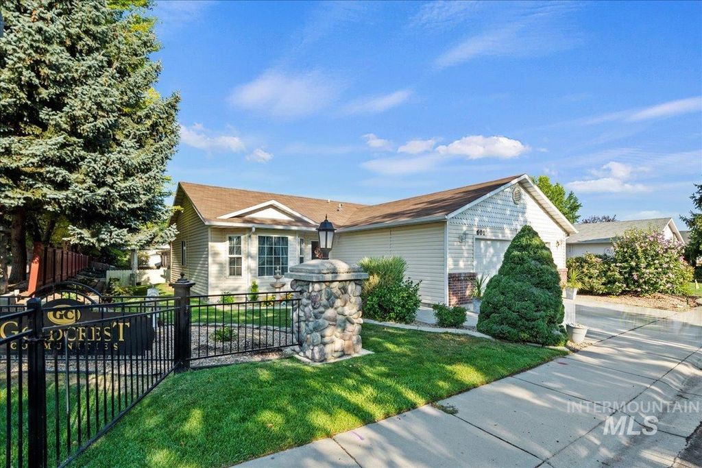 Photo of 601 N Sterling St, Nampa, ID 83651 (MLS # 98958171)