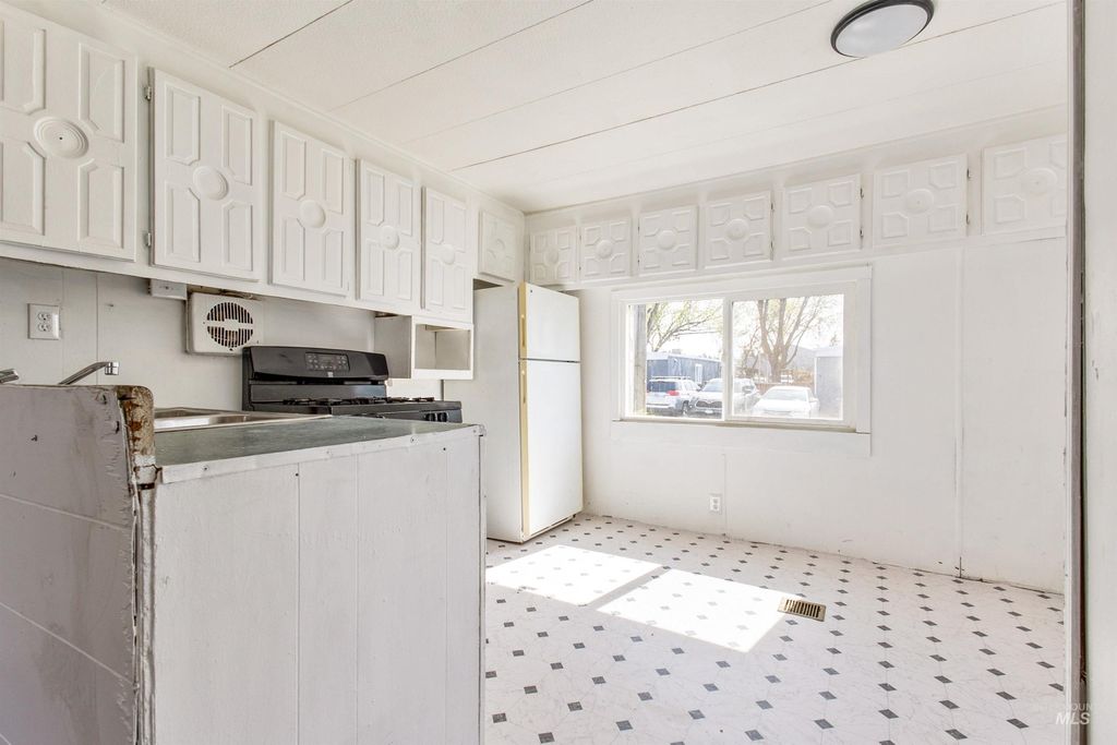 Photo of 408 E 51st St #12, Garden City, ID 83714 (MLS # 98990275)