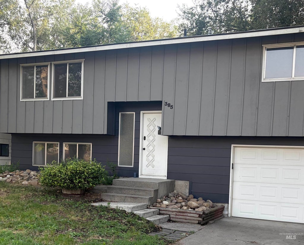 Photo of 385 S 5th East, Mountain Home, ID 83647 (MLS # 98991629)
