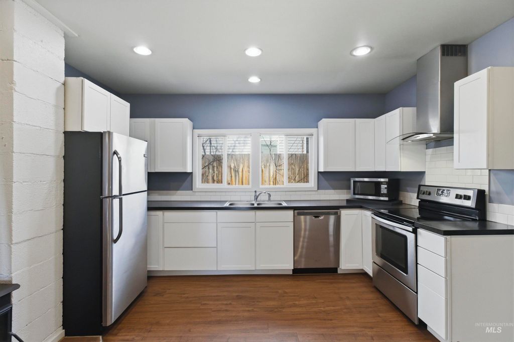 Photo of 600 Main St, Deary, ID 83832 (MLS # 98981224)