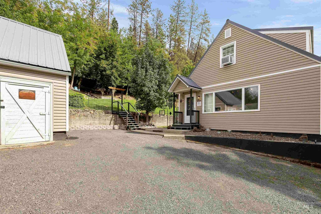Photo of 724 Floyd Ave, Orofino, ID 83544 (MLS # 99001053)