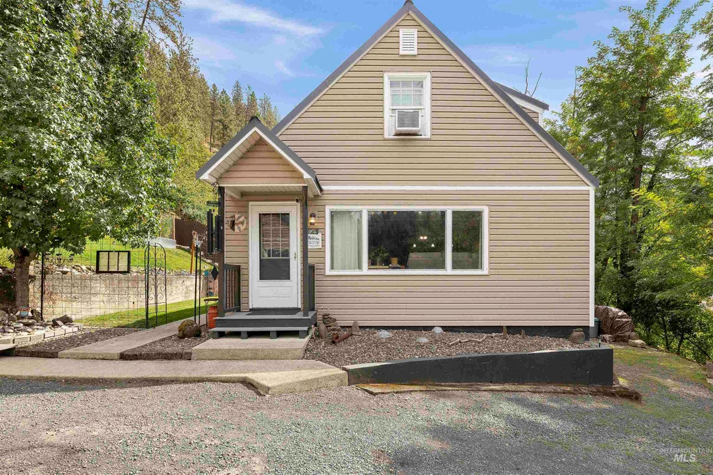 Photo of 724 Floyd Ave, Orofino, ID 83544 (MLS # 99001053)