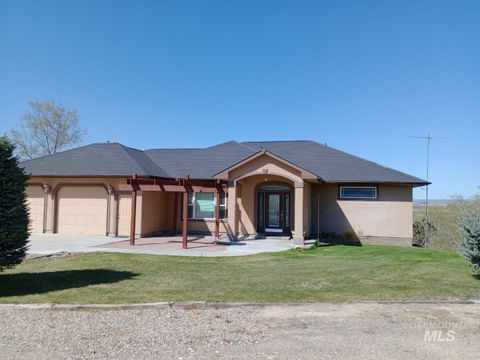 Photo of 1280 SW 3rd Ave, Fruitland, ID 83619 (MLS # 98935999)