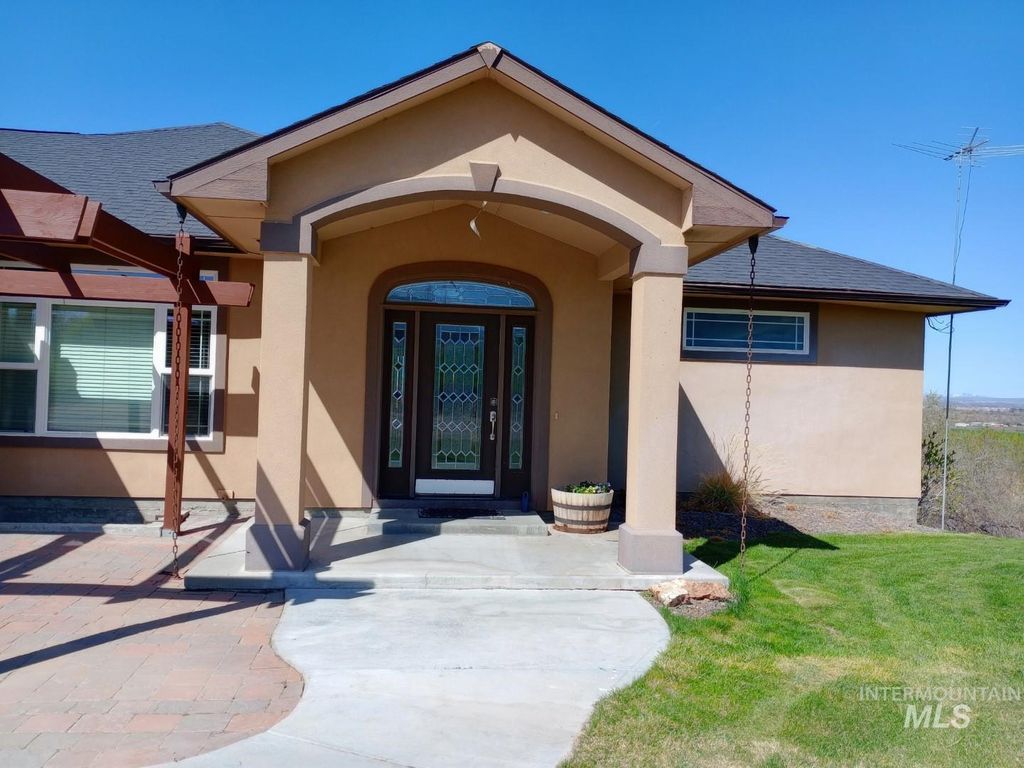 Photo of 1280 SW 3rd Ave, Fruitland, ID 83619 (MLS # 98935999)