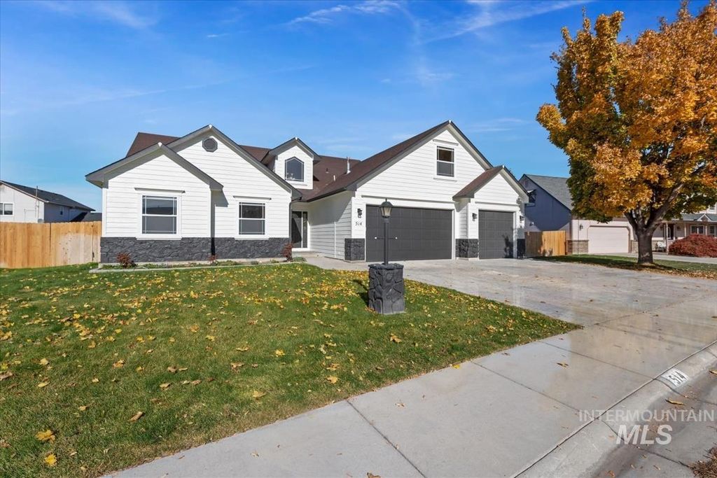 Photo of 514 Crosspoint Ave, Nampa, ID 83686 (MLS # 98966045)