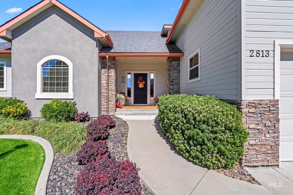 Photo of 2813 S Bayhill Ct, Nampa, ID 83686 (MLS # 98963771)