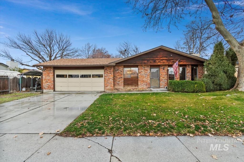 Photo of 4518 N Bluegrass Ave, Boise, ID 83703 (MLS # 98970459)