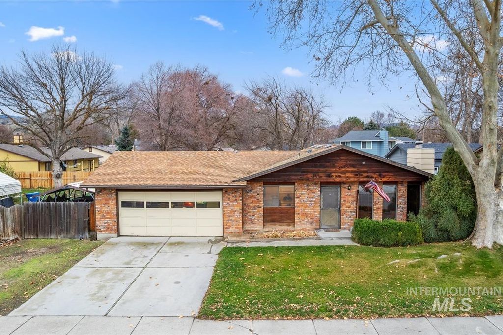 Photo of 4518 N Bluegrass Ave, Boise, ID 83703 (MLS # 98970459)