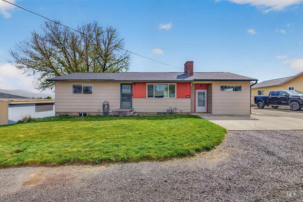 Photo of 1301 Boston Street, Clarkston, WA 99403 (MLS # 98983327)