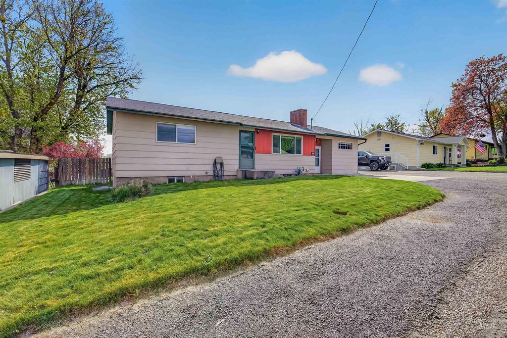 Photo of 1301 Boston Street, Clarkston, WA 99403 (MLS # 98983327)