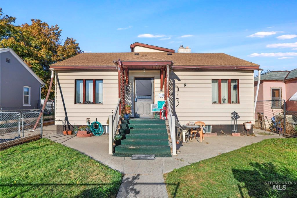 Photo of 219 Monroe, Twin Falls, ID 83301 (MLS # 98962551)