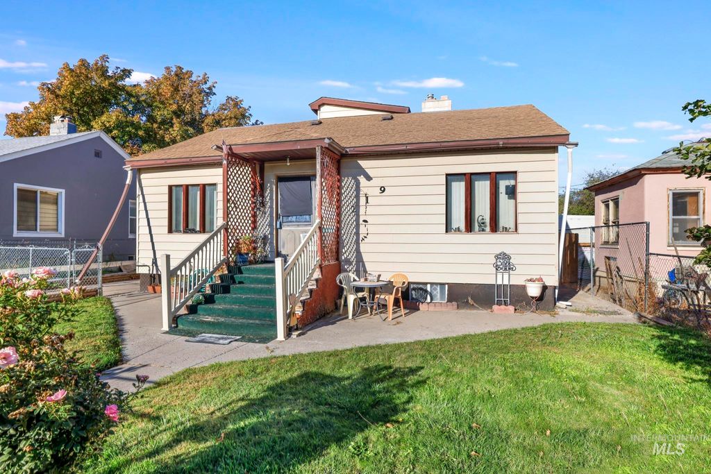 Photo of 219 Monroe, Twin Falls, ID 83301 (MLS # 98962551)