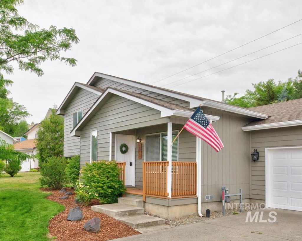 Photo of 390 Quail Rn DR, Moscow, ID 83843 (MLS # 98994453)