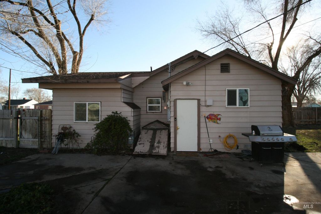 Photo of 539 N 2nd St, Nyssa, OR 97913 (MLS # 98975767)